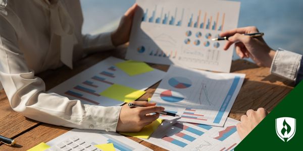 what is the difference between marketing and advertising